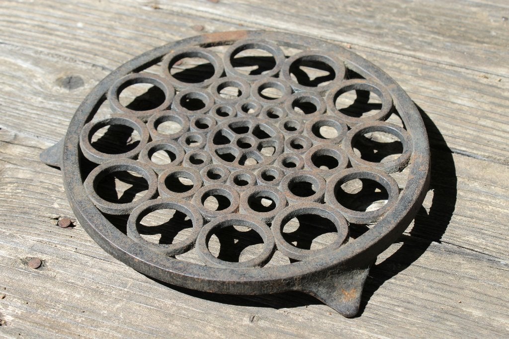 Brocante - Oude onderzetter!, Huis en Inrichting, Ophalen of Verzenden, Zwart, Metaal, Overige typen