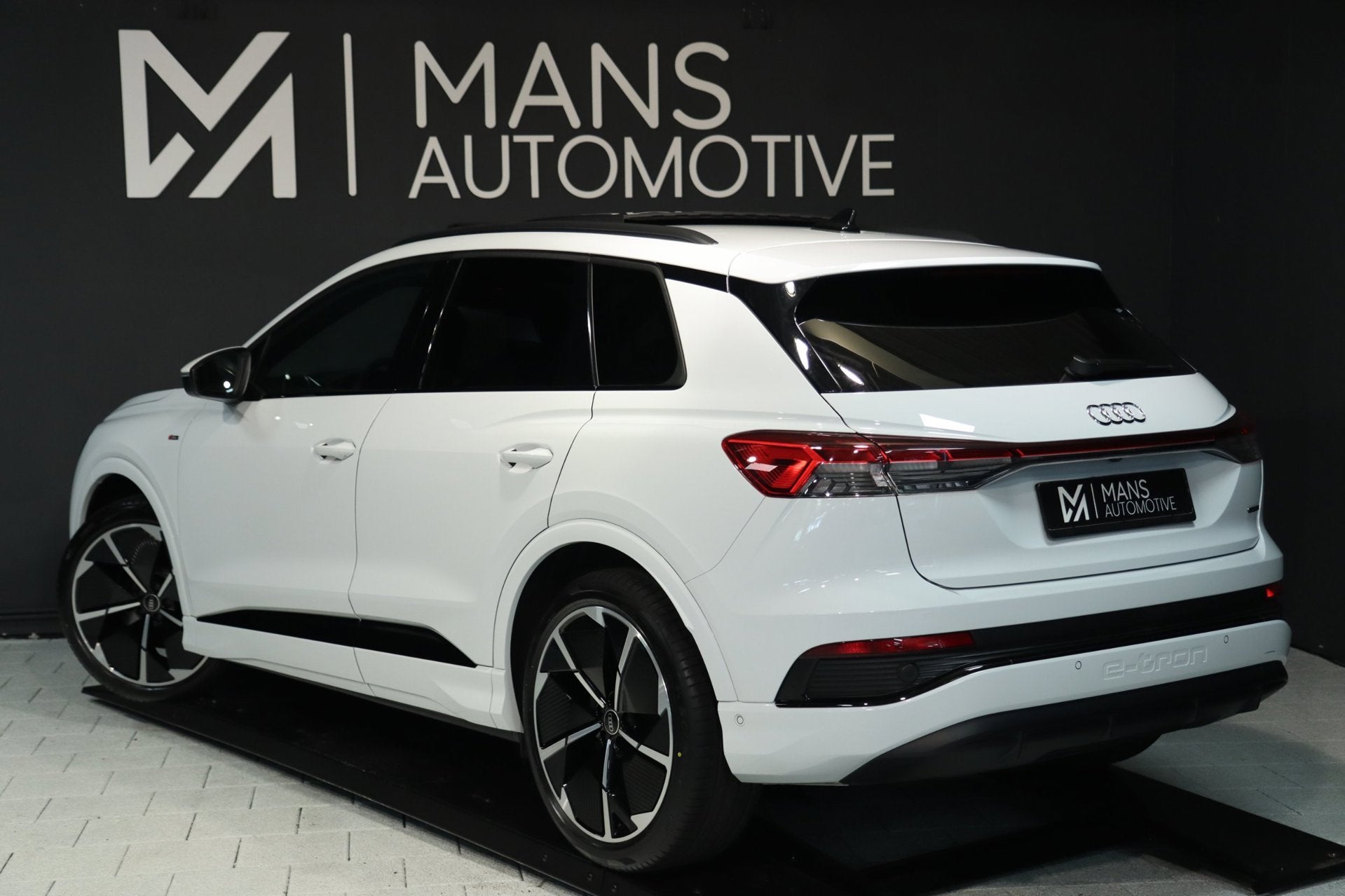 Audi Q4 e-tron 50 quattro S Edition 77 kWh / PANODAK / LEDER, Automaat, Gebruikt, Zwart, 82 kWh