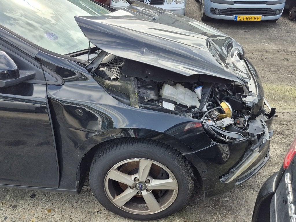 Volvo V40 T3 150PK | Schade! | Clima | Trekhaak | Bluetooth, Gebruikt, 4 cilinders, 150 pk, Zwart