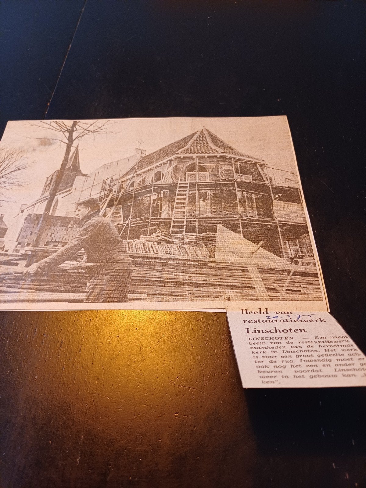 knipsel restauratie hervormde kerk Linschoten 1975, Ophalen of Verzenden, 1960 tot 1980, Knipsel(s)