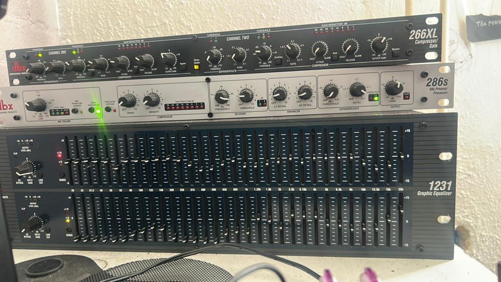 DBX Audio Rack: Compressor, Preamp & Equalizer Set, Ophalen, Gebruikt, 5 tot 10 kanalen, Microfooningang