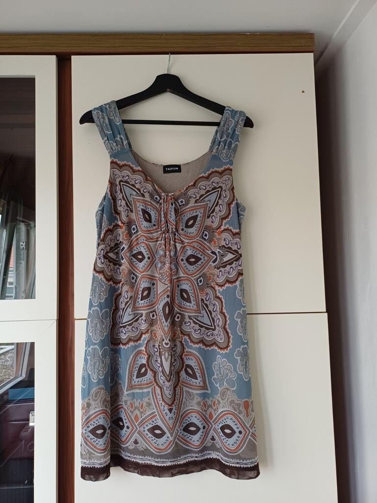 Prachtige TAIFUN JURK. ZGAN, Ophalen of Verzenden, Zo goed als nieuw, Maat 38/40 (M), Onder de knie