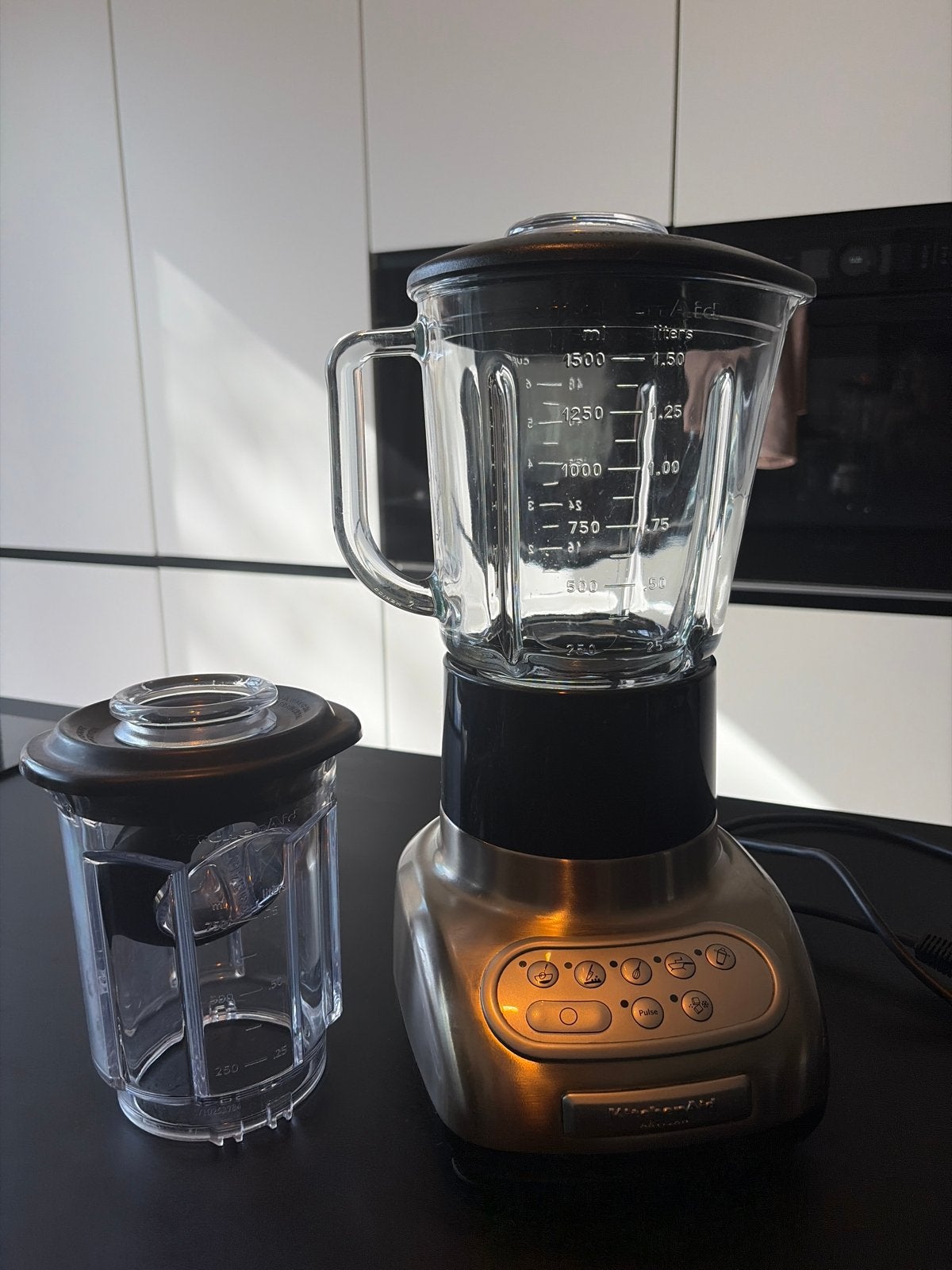 KitchenAid Blender met glazen kan en extra hakmolen, Ophalen, Zo goed als nieuw, Blender