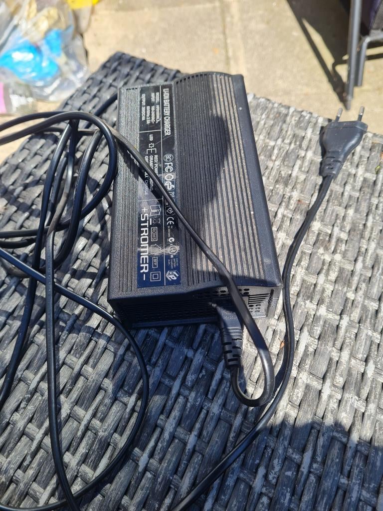 Defecte Stromer acculader HP0180WL3 36V 4A, Fietsen en Brommers, Ophalen of Verzenden, Gebruikt