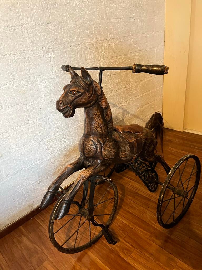 Antieke paard driewieler met echt haar, Ophalen