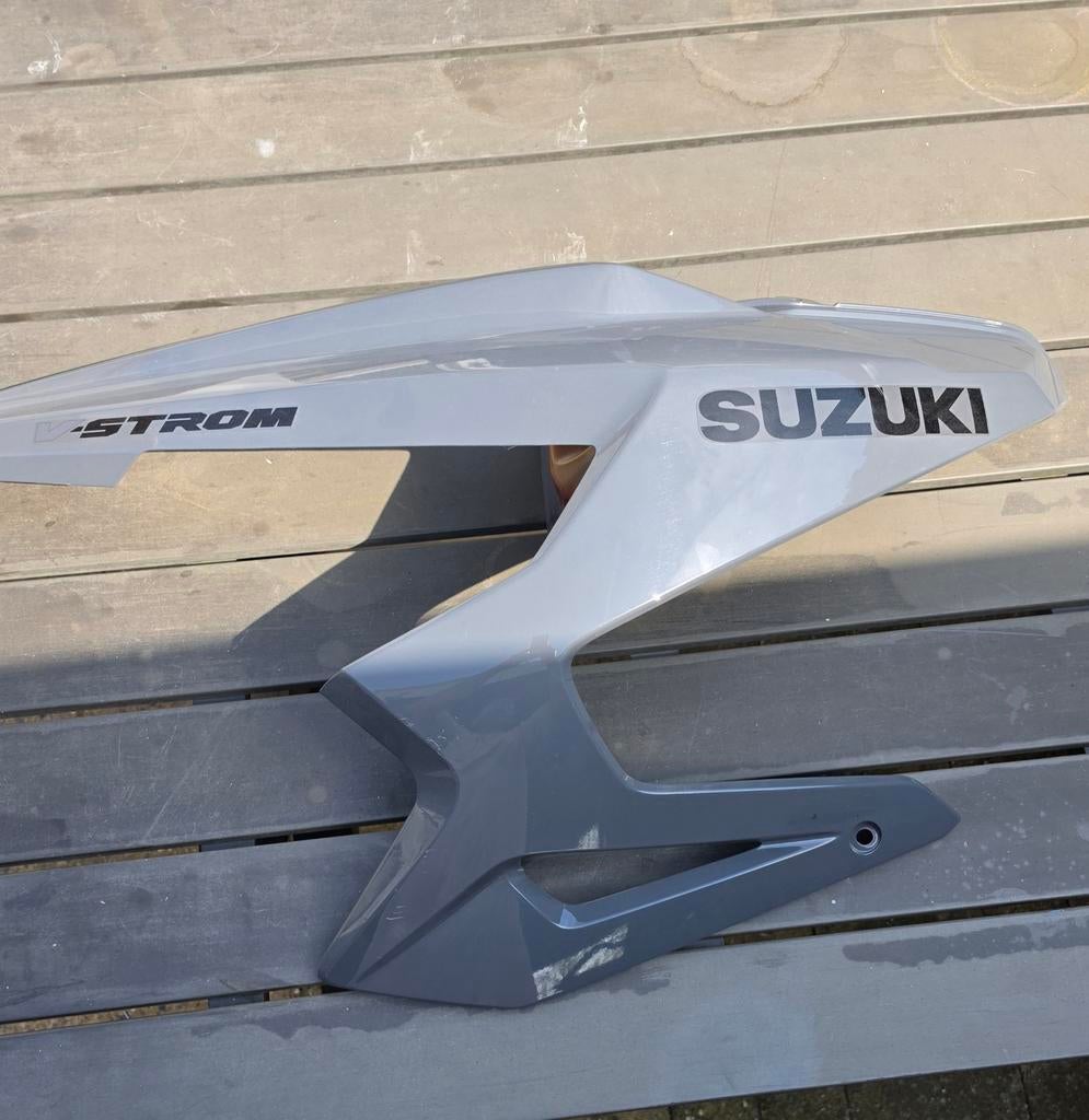 Linker zijscherm voor een V-strom 1050, Ophalen