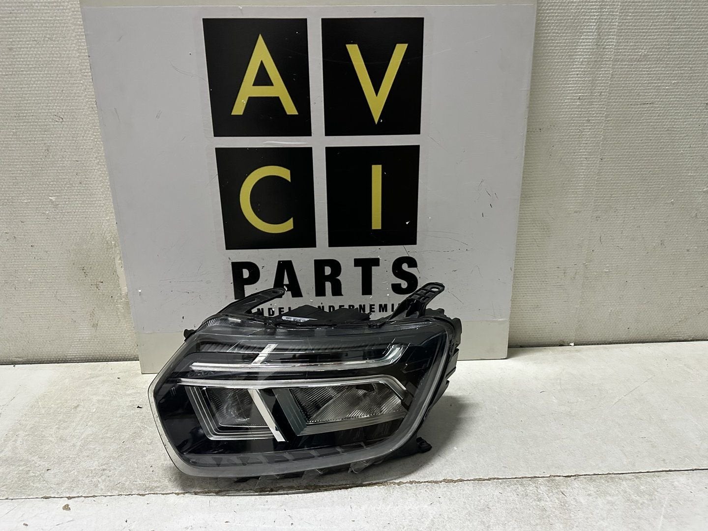 Koplamp Dacia Duster 2 II facelift Full led 260602287R, Dacia, Gebruikt, -, -