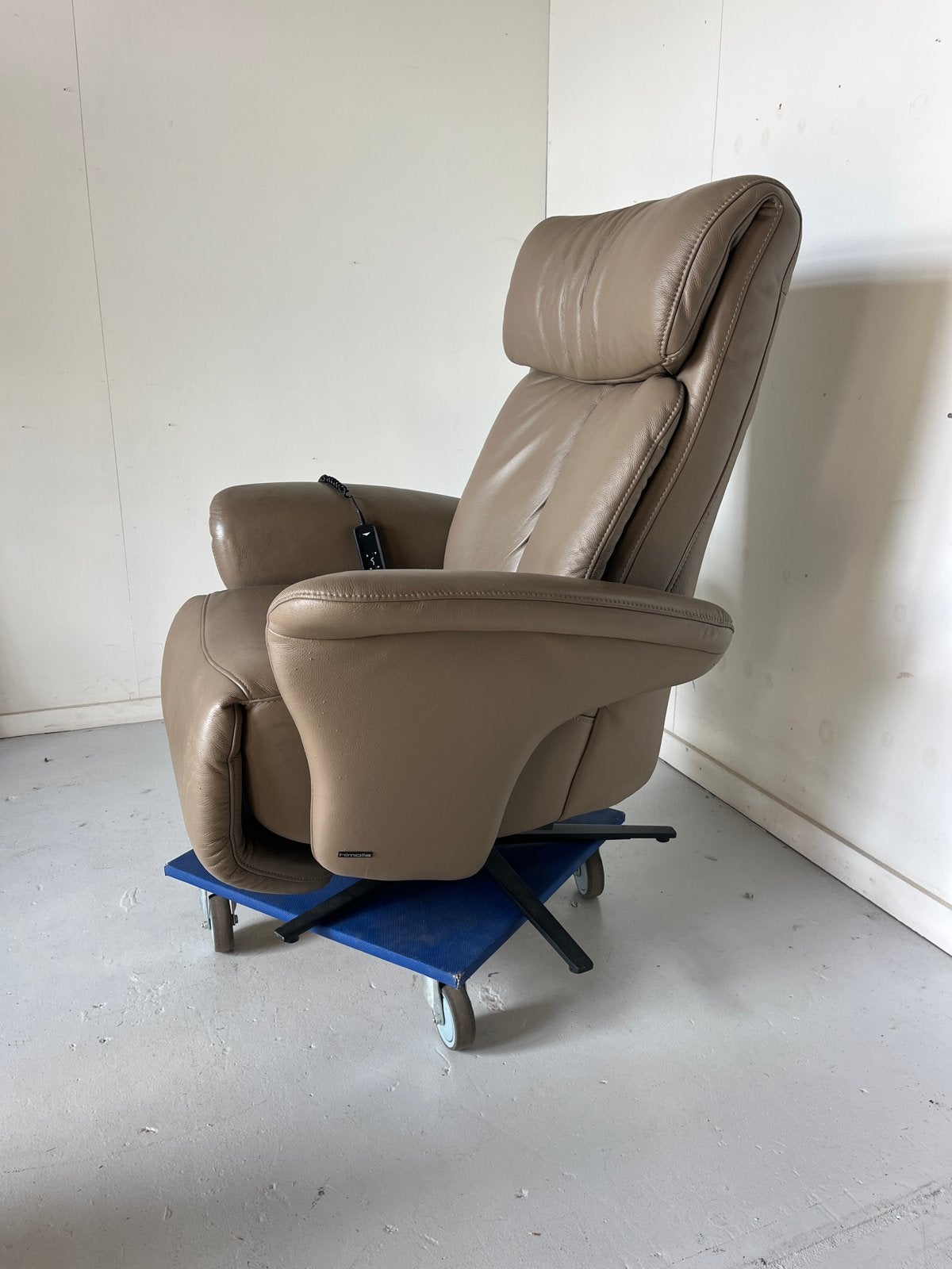 Fauteuil (relax, sta-op, leder, himolla), Huis en Inrichting, Ophalen, Gebruikt, Leer, 75 tot 100 cm