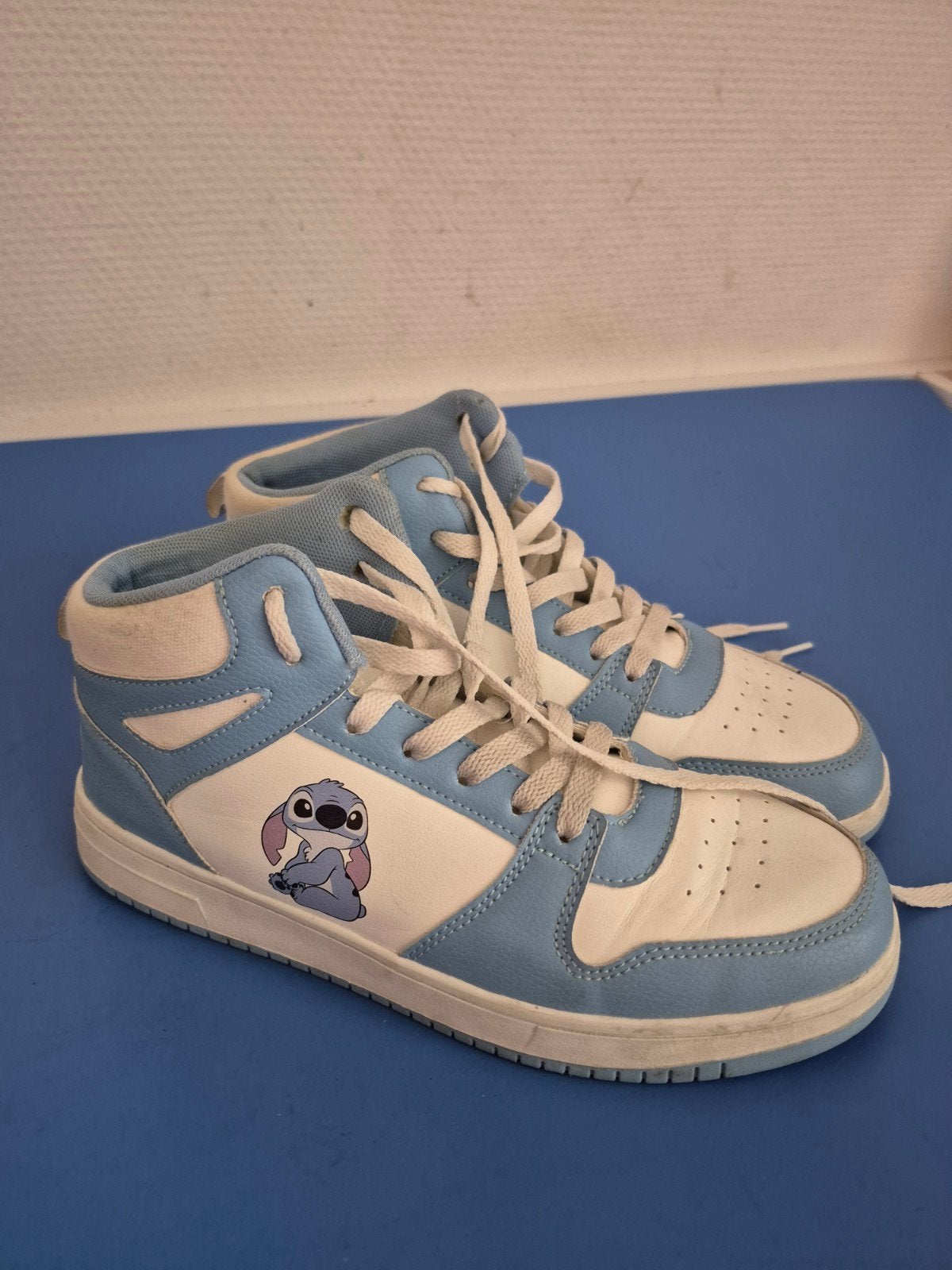 Stitch sneakers maat 38 - Zo goed als nieuw, Kinderen en Baby's, Kinderkleding | Schoenen en Sokken, Ophalen of Verzenden, Zo goed als nieuw