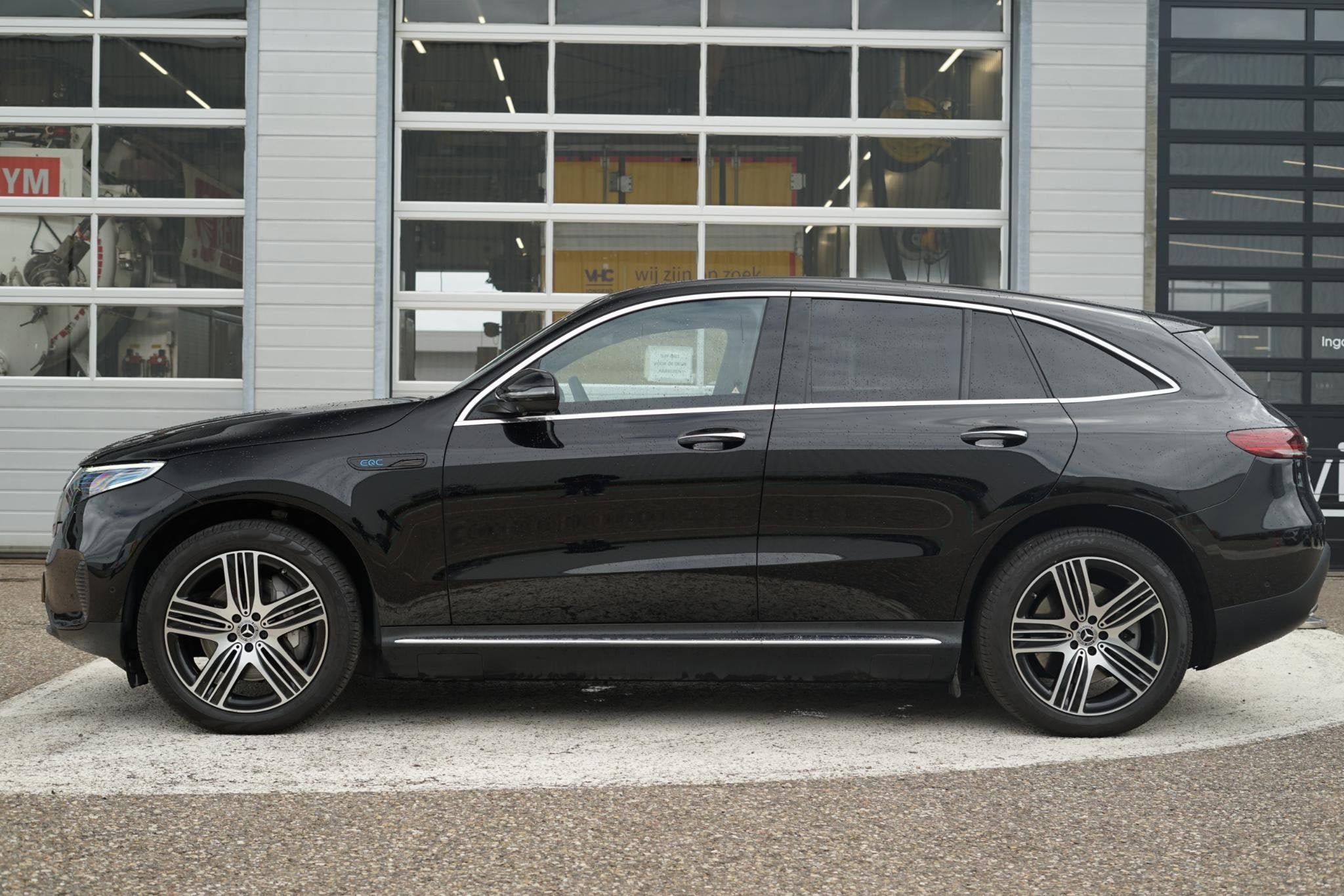 Mercedes-Benz EQC 400 4MATIC Business Solution Luxury 80 kWh, Auto's, Automaat, Zwart, 80 kWh, Zwart