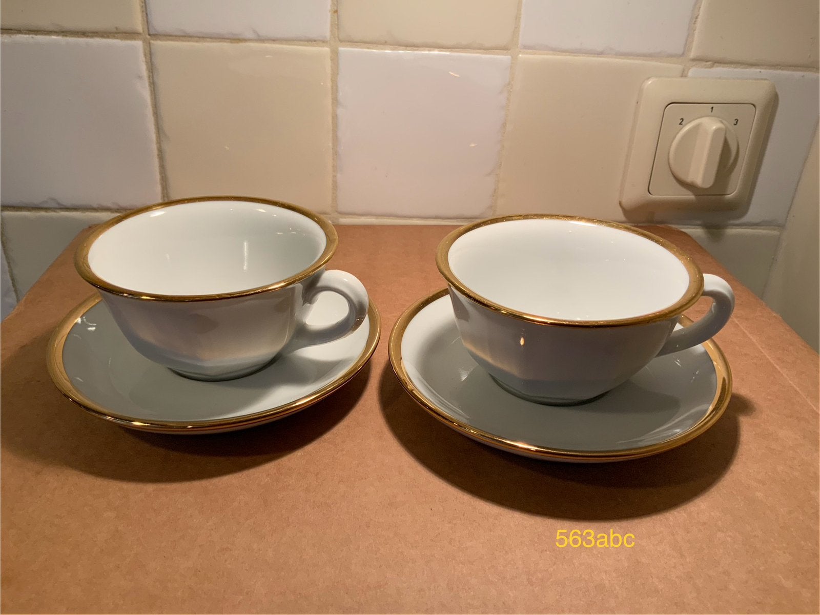 2 Walkure Porzellan Germany theeserviezen met gouden rand, Huis en Inrichting, Keuken | Servies, Zo goed als nieuw, Kop(pen) en/of Schotel(s)