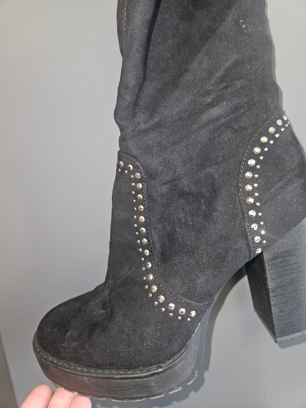 Zwarte suède overknee laarzen met studs, Ophalen of Verzenden, Gedragen, Zwart, Hoge laarzen