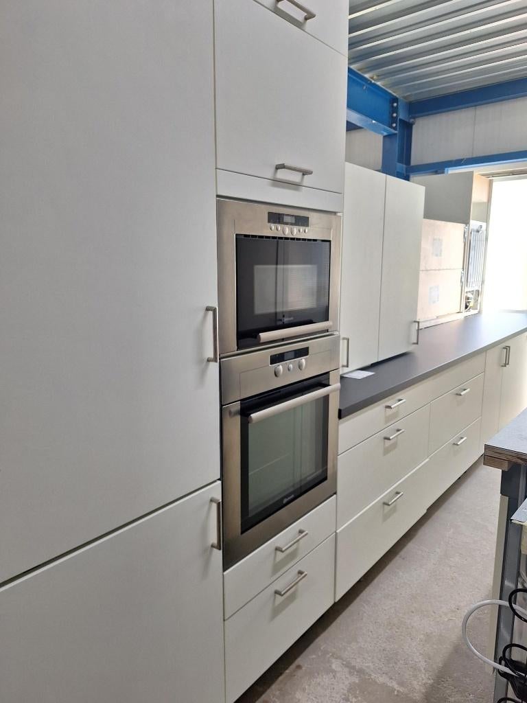 Keuken Compleet met APP 120Keukens op voorraad Nr. 2906, Ophalen of Verzenden, Zo goed als nieuw, Enkelwandige keuken, Met kookeiland