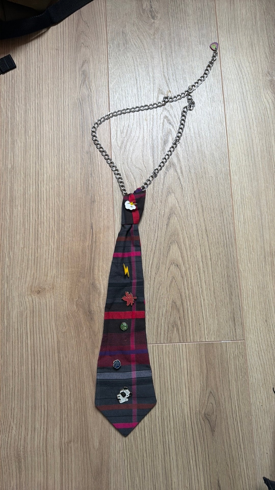 Stropdas ketting, Ophalen of Verzenden, Zo goed als nieuw, Rood