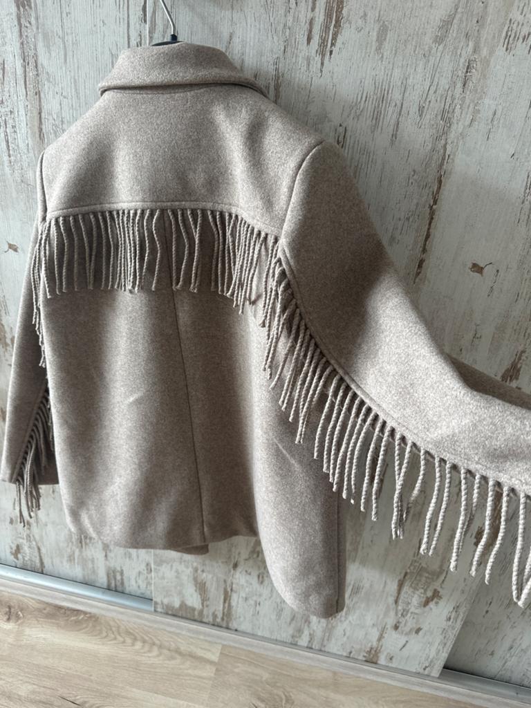 Pieces jasje met franjes - Maat XS, Kleding | Dames, Jassen | Zomer, Ophalen, Nieuw, Maat 34 (XS) of kleiner, Beige