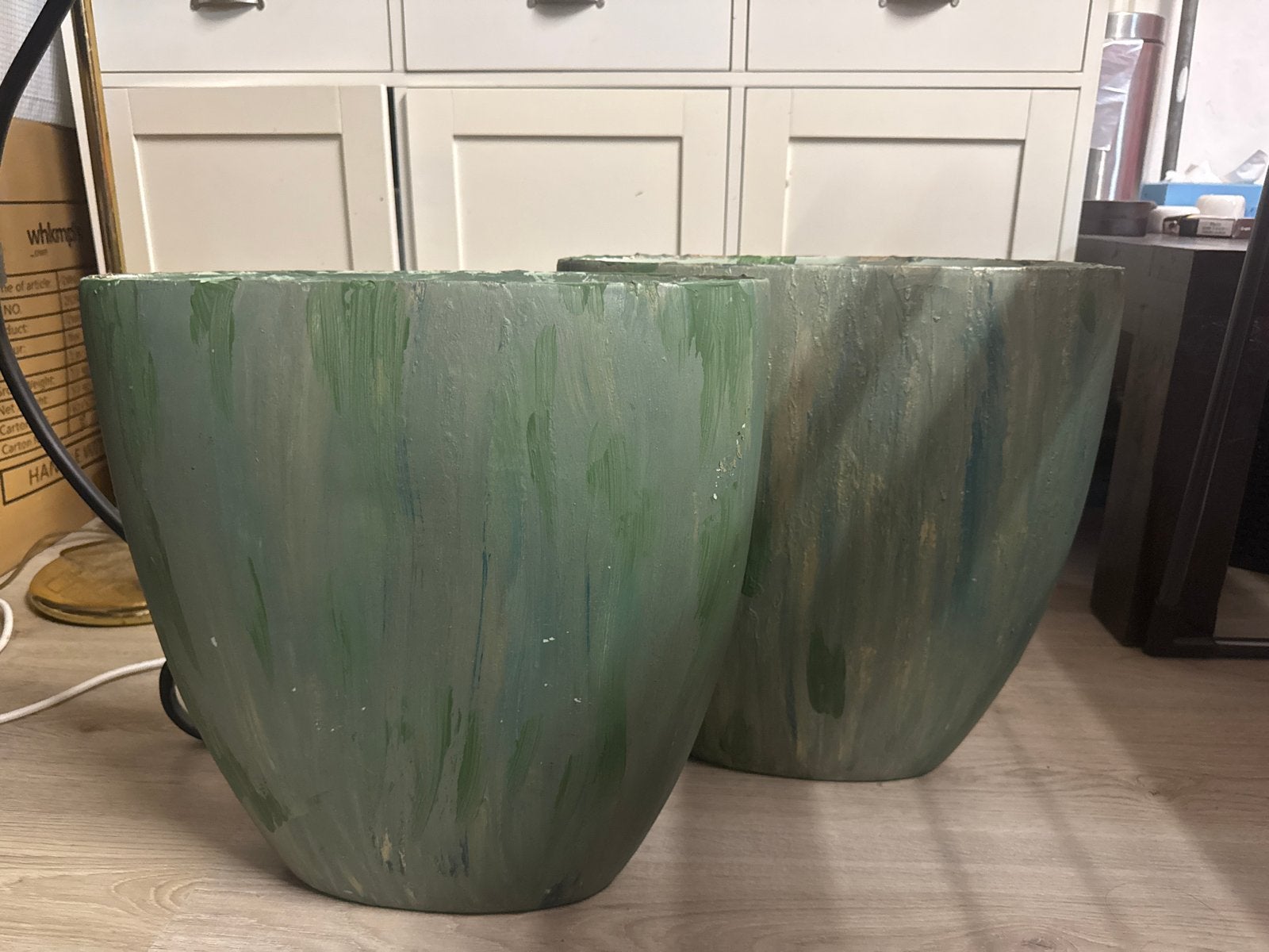 Set van 2 handgeschilderde bloempotten, Tuin en Terras, Bloempotten, Gebruikt, Kunststof, Binnen, Minder dan 40 cm, 25 tot 40 cm