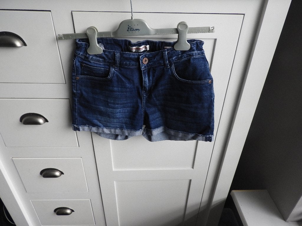 Meisjes korte broek. Maat 170, Kinderen en Baby's, Kinderkleding | Maat 170, Broek, Meisje, Ophalen of Verzenden, Zo goed als nieuw