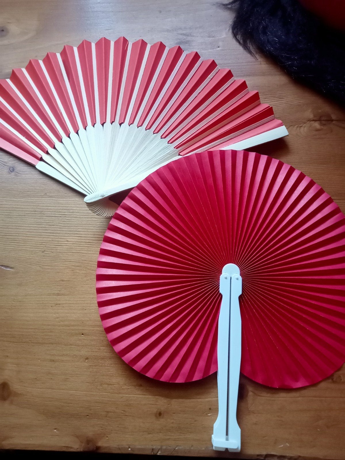 2 nieuwe waaiers in rood en oranje, Ophalen of Verzenden, Nieuw