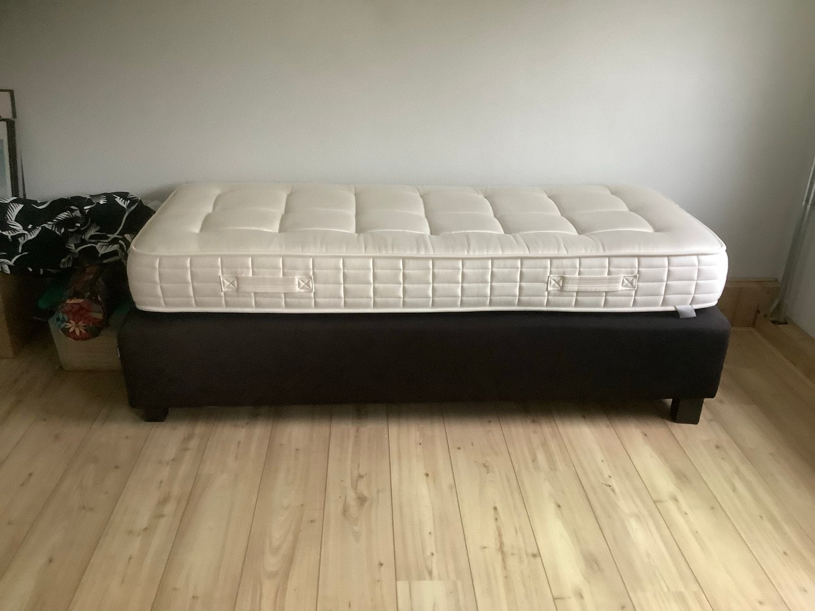 Twee een persoonsbed met matras, Ophalen, Gebruikt, Zwart, Tweepersoons