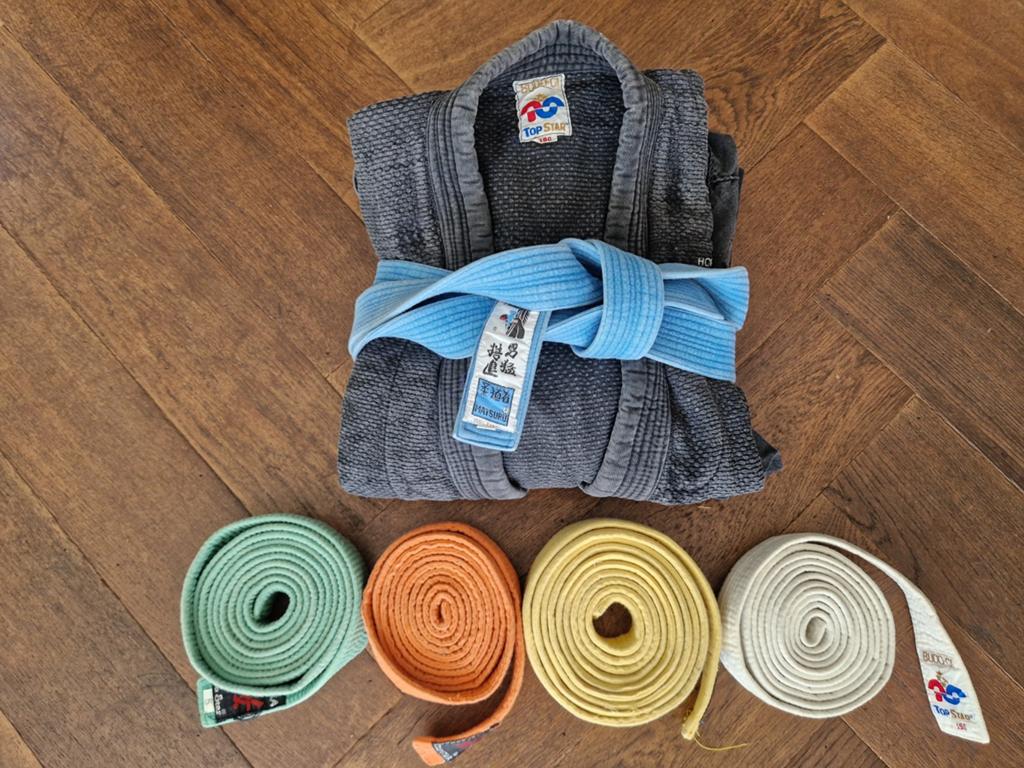 Karate /Jiu Jitsu pak met 5 banden - Top Star, Sport en Fitness, Vechtsporten en Zelfverdediging, Gebruikt, Judo, Vechtsportpak