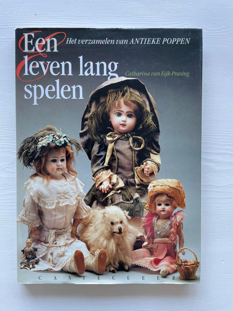 Een Leven Lang Spelen - Het Verzamelen van Antieke Poppen, Ophalen of Verzenden, Zo goed als nieuw, Overige onderwerpen