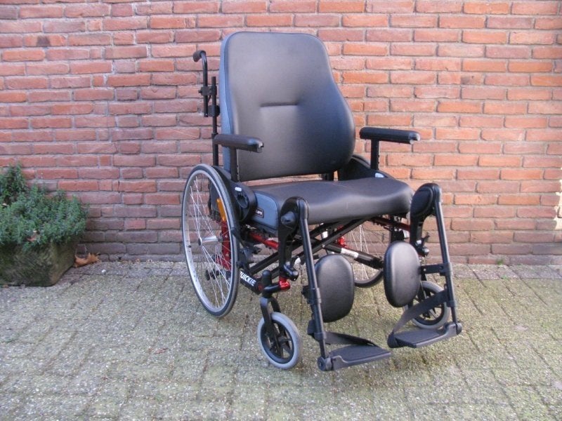 Quickie Helix 2 rolstoel 58 cm Met Jay comfort kussen, Diversen, Rolstoelen, Ophalen, Inklapbaar, Zo goed als nieuw, Duwrolstoel