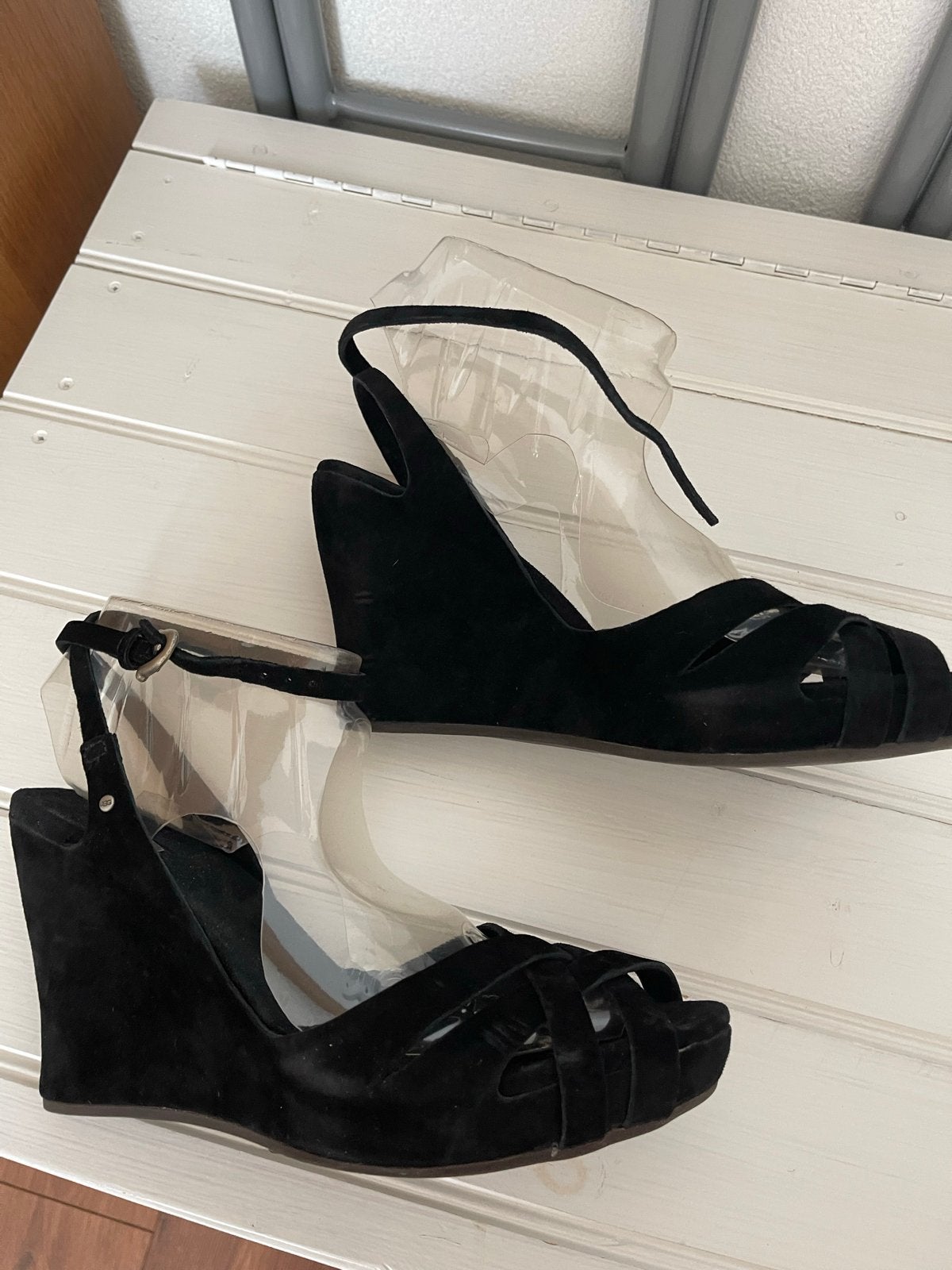 Uggs zwarte sleehak sandalen suède maat 39, Ophalen of Verzenden, Nieuw, Zwart, Sandalen of Muiltjes