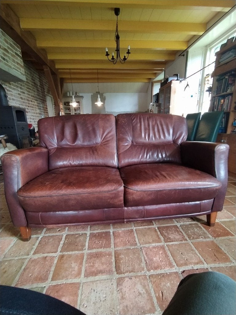 Comfortabele leren tweezitsbank - rood/bruin, Huis en Inrichting, Banken | Bankstellen, Ophalen, Gebruikt, Klassiek, 150 tot 200 cm