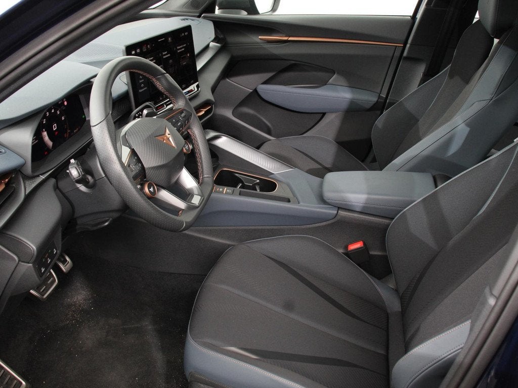 CUPRA Terramar 1.5 eTSI 150 pk Automaat Business Navigatie A, Auto's, Cupra, Stof, Terramar, 4 cilinders, Blauw
