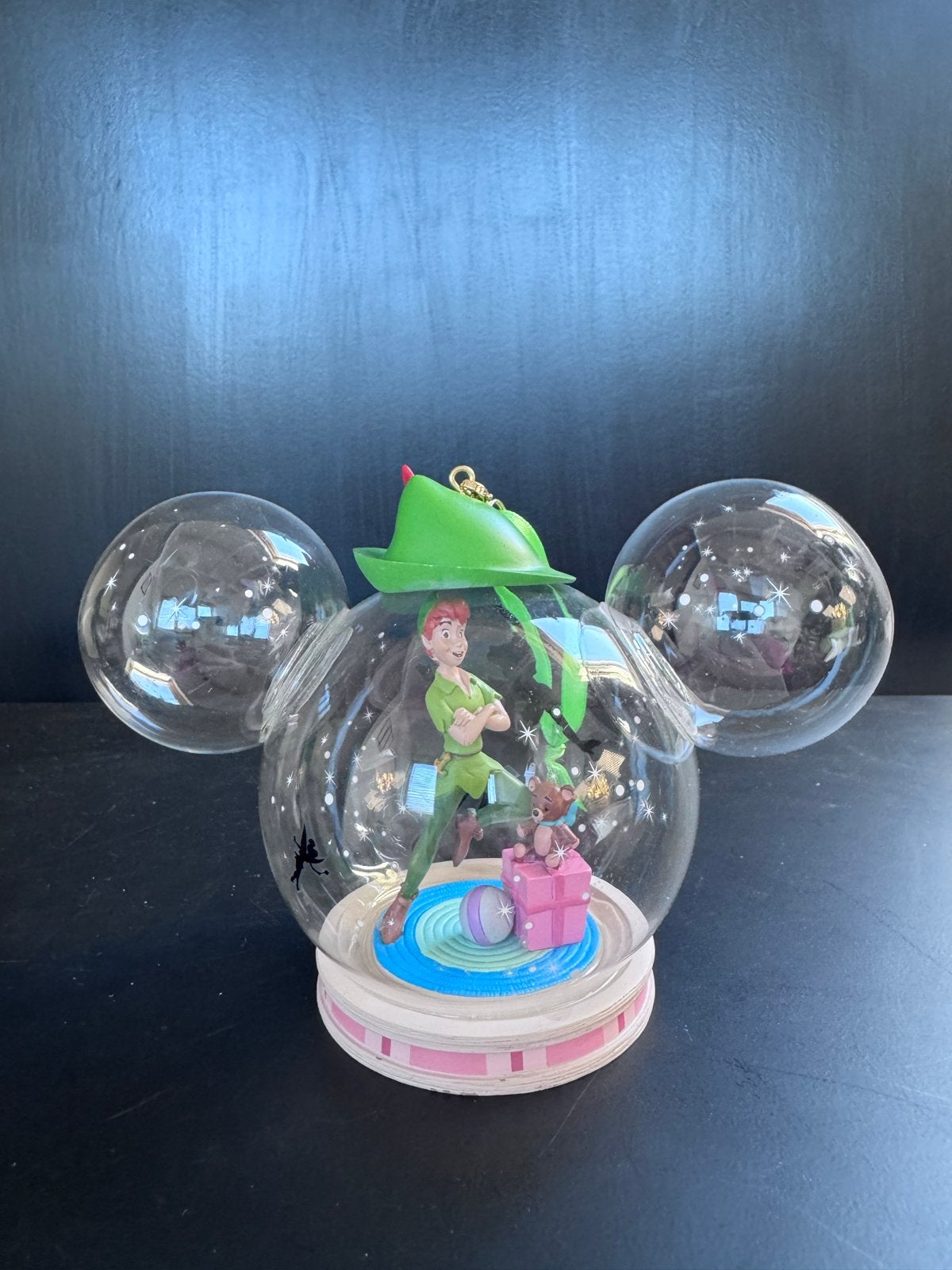 Disney Peter Pan Mickey Mouse Oor Ornament Beeldje, Ophalen of Verzenden, Peter Pan of Pinokkio, Zo goed als nieuw, Beeldje of Figuurtje