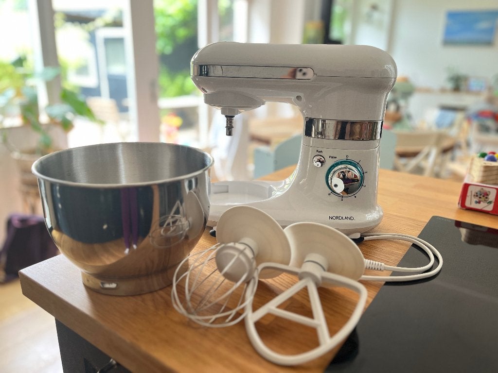 Keukenmixer merk Nordland, Witgoed en Apparatuur, Keukenmixers, 4 liter of meer, Ophalen of Verzenden, Gebruikt, 3 snelheden of meer