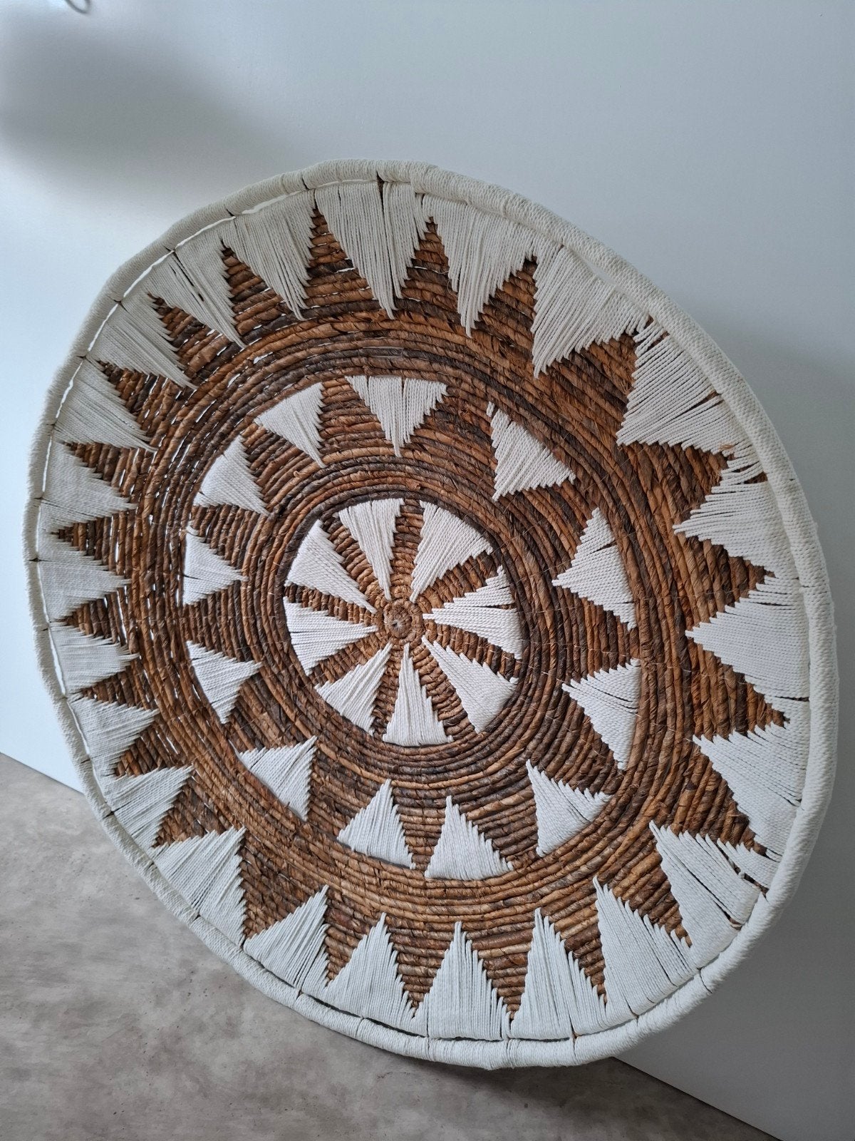 handgemaakte wanddecoratie uit Bali bruin beige, Huis en Inrichting, Ophalen, Zo goed als nieuw