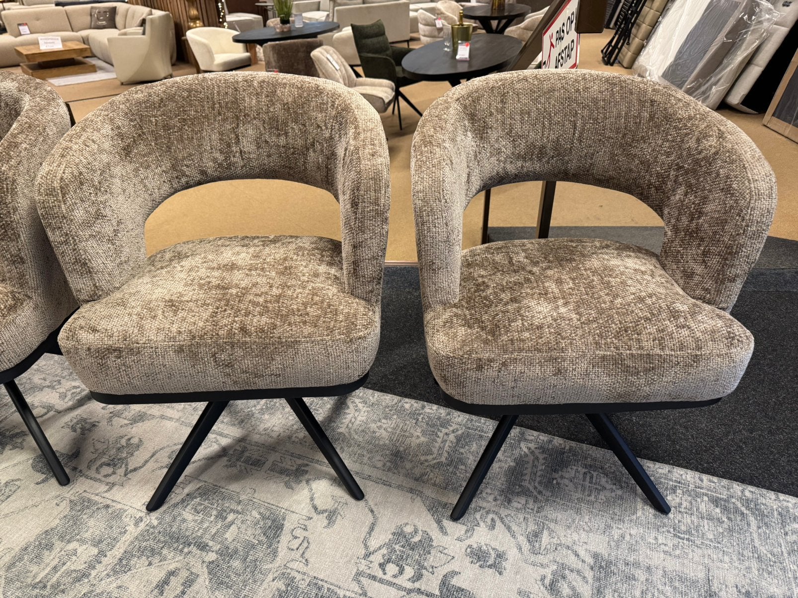 Eetkamerstoel Loes taupe stof 360° Direct/Leverbaar, Huis en Inrichting, Ophalen, Overige kleuren, #Retro#Draaibaar#Modern#Luxueus