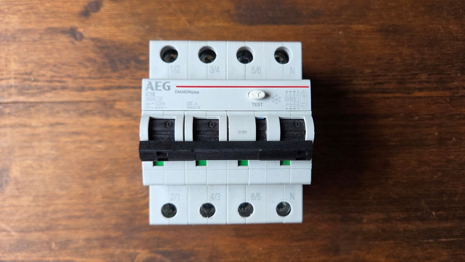 AEG C16 30mA 3p+n aardlekautomaat - DMA63Nplus, Ophalen, Zo goed als nieuw