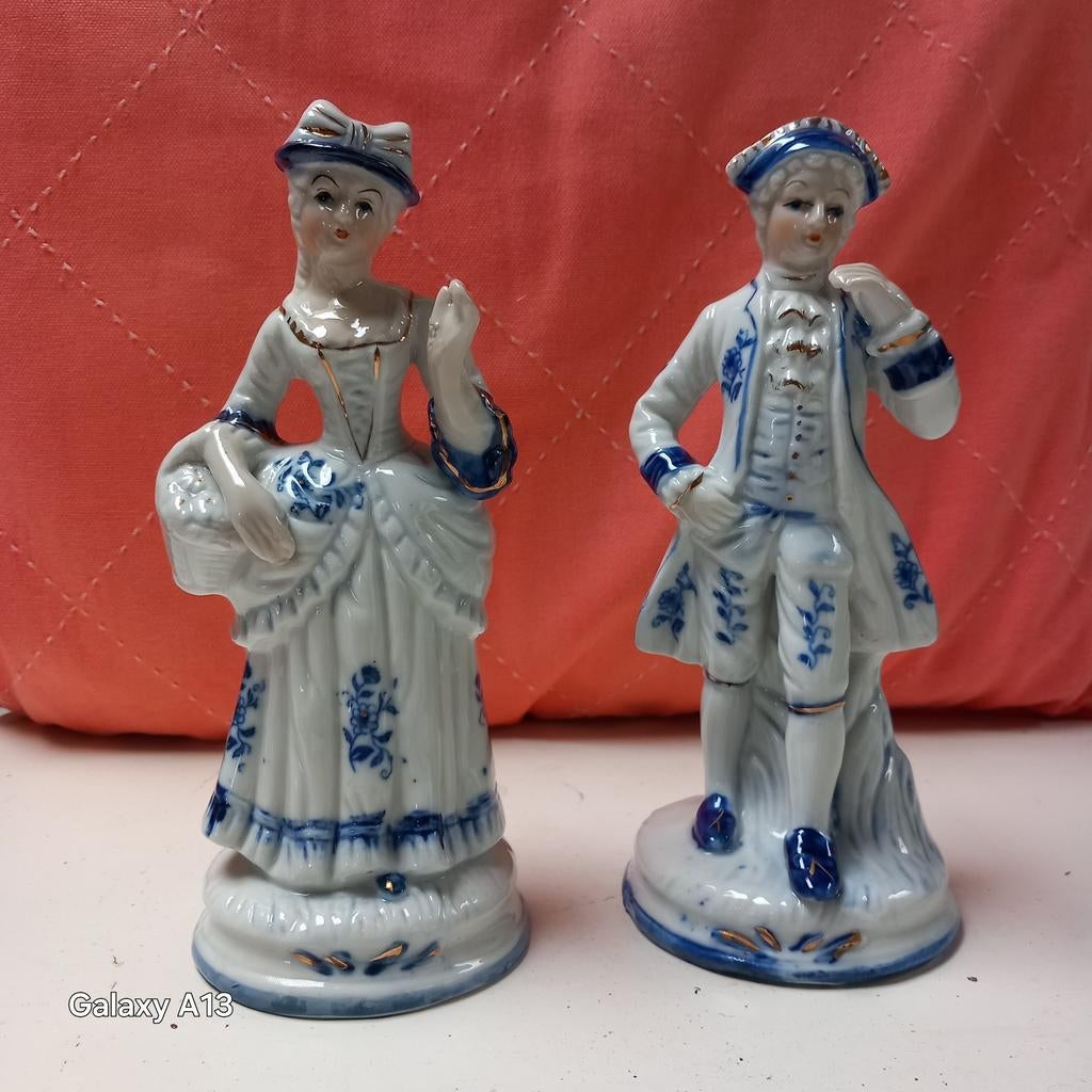 Twee porseleinen beeldjes: dame en heer in Rococo stijl, Ophalen of Verzenden