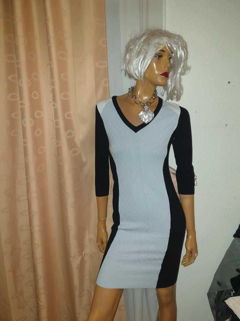 Stijlvolle Jurk met V-hals en Kleurblokken karen millen 3/M, Maat 38/40 (M), Karen Millen, Zwart, Ophalen of Verzenden