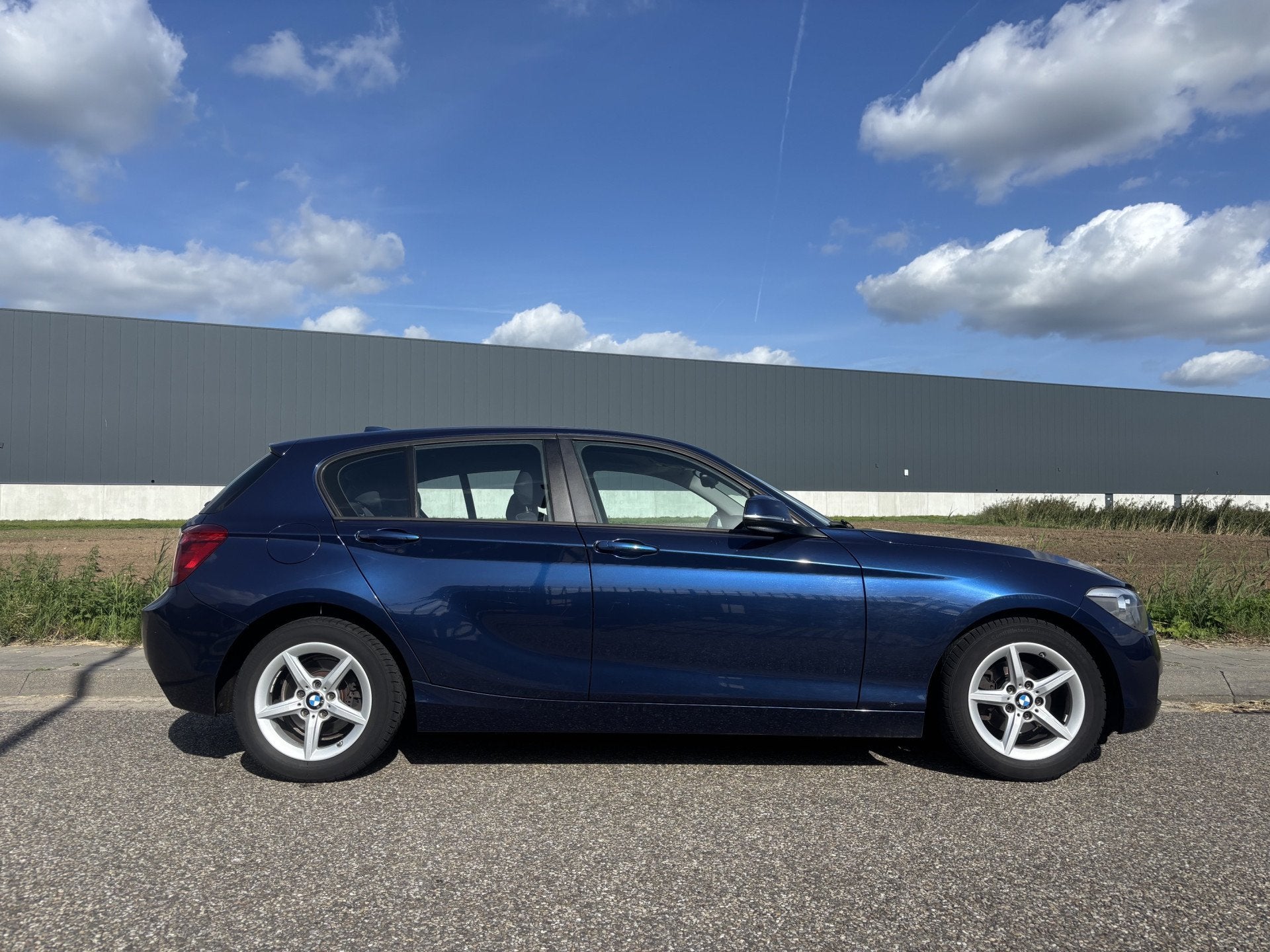 BMW 1-serie 114i EDE Navigatie/ LM velgen (bj 2013), Auto's, 1-Serie, Gebruikt, Euro 6, 4 cilinders