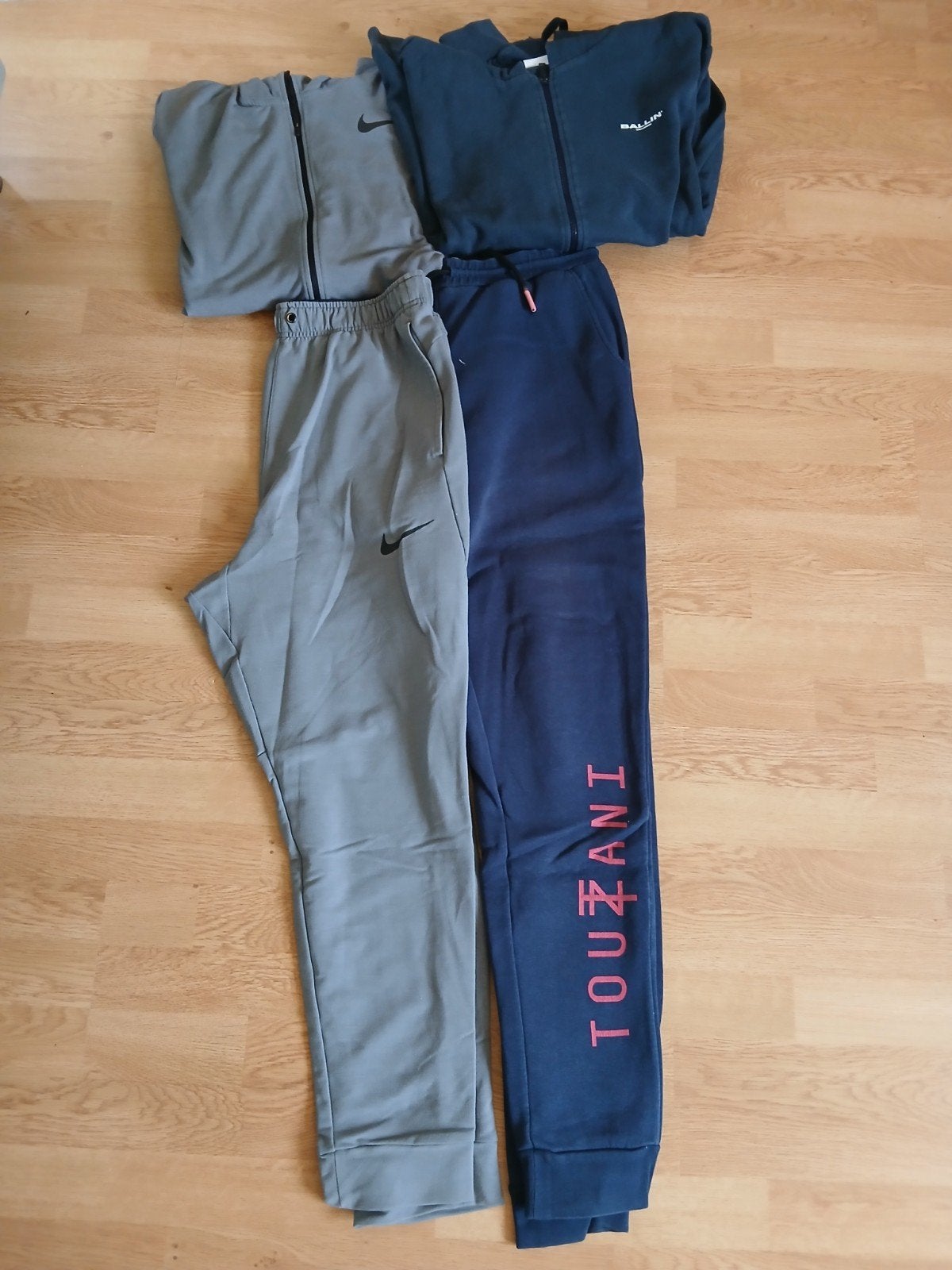 2 sportpakken: Nike (XL) en Touzani (XXL), Kleding | Heren, Sportkleding, Gedragen, Algemeen, Overige maten, Grijs, Ophalen of Verzenden