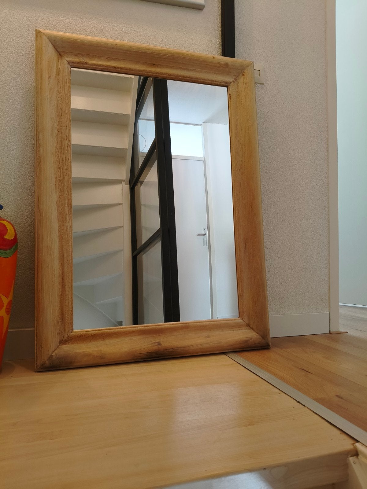 Grote spiegel met houten rand - Xenos 111x81cm, Ophalen, Zo goed als nieuw, Rechthoekig
