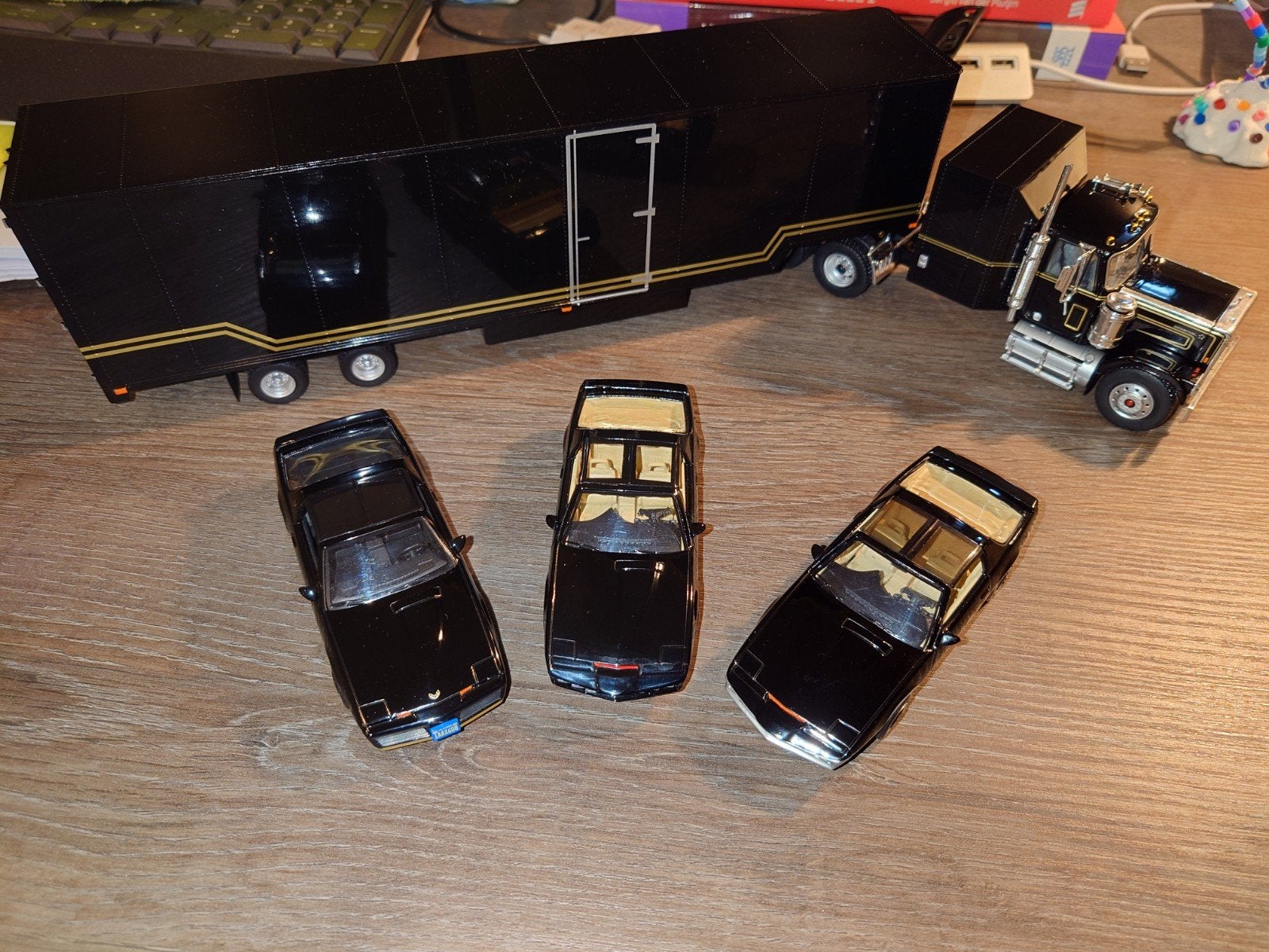 Knight Rider 1:43 LET OP! Goed lezen ivm wel of geen vitrine, Ophalen of Verzenden, Zo goed als nieuw, Auto, Overige merken