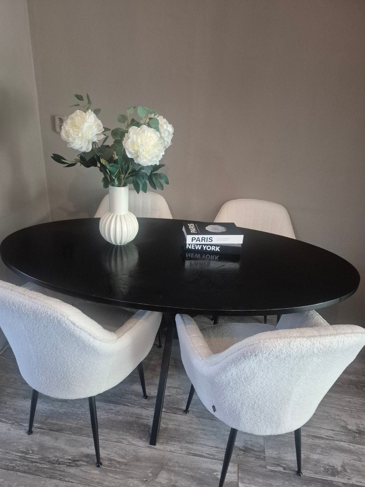 Zo goed als nieuwe ovale tafel, Huis en Inrichting, Ophalen, 100 tot 150 cm, Zo goed als nieuw, Vijf personen of meer