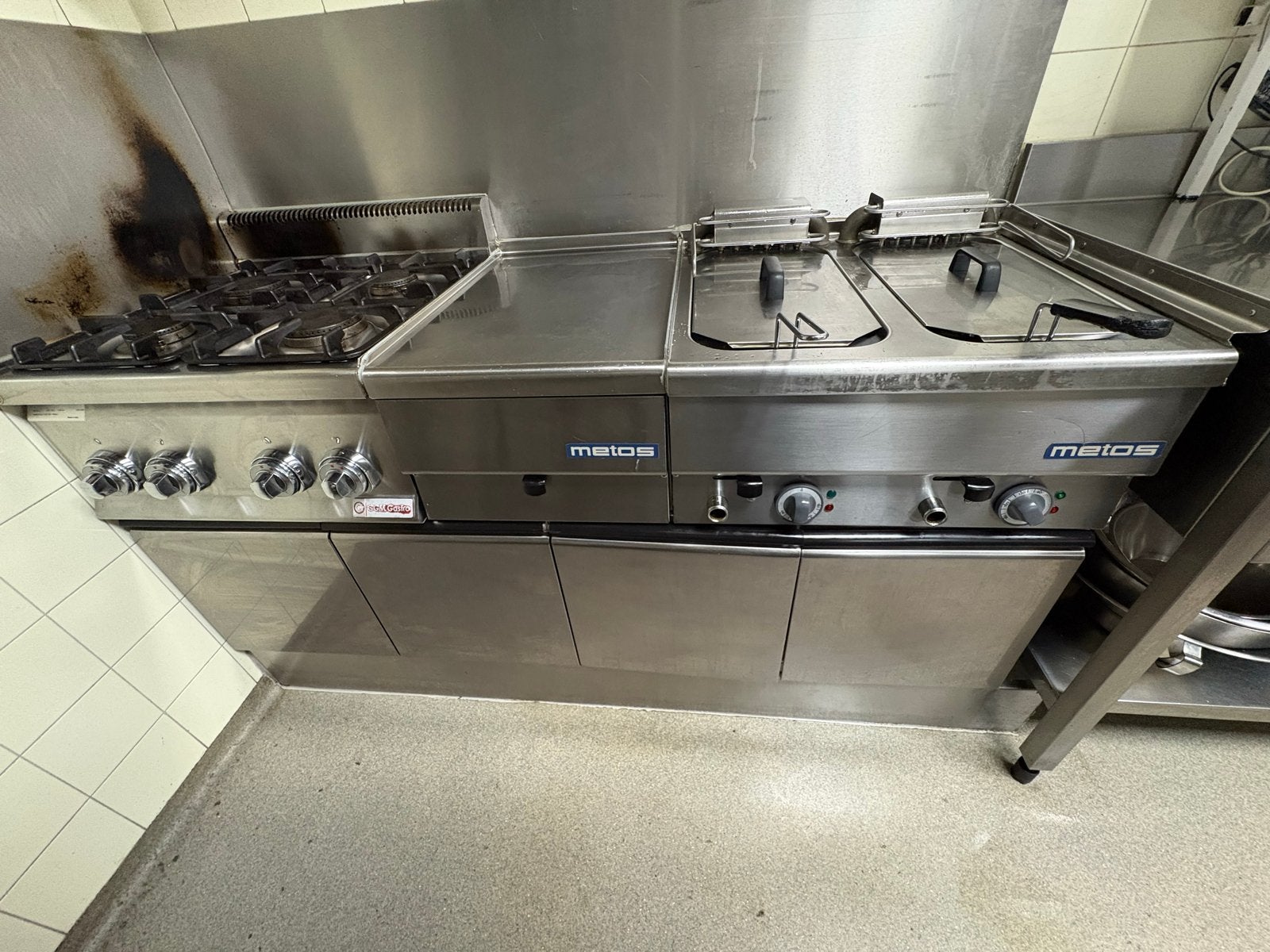 Horeca Keukenblok: Fornuis en Dubbele Frituur, Ophalen, Gebruikt, Fornuis, Frituur en Grillen