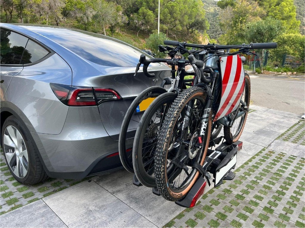 Huren, Thule Easyfold 3 XT3, Auto diversen, Fietsendragers, Zo goed als nieuw, Trekhaakdrager, 2 fietsen, Brede banden, Elektrische fiets
