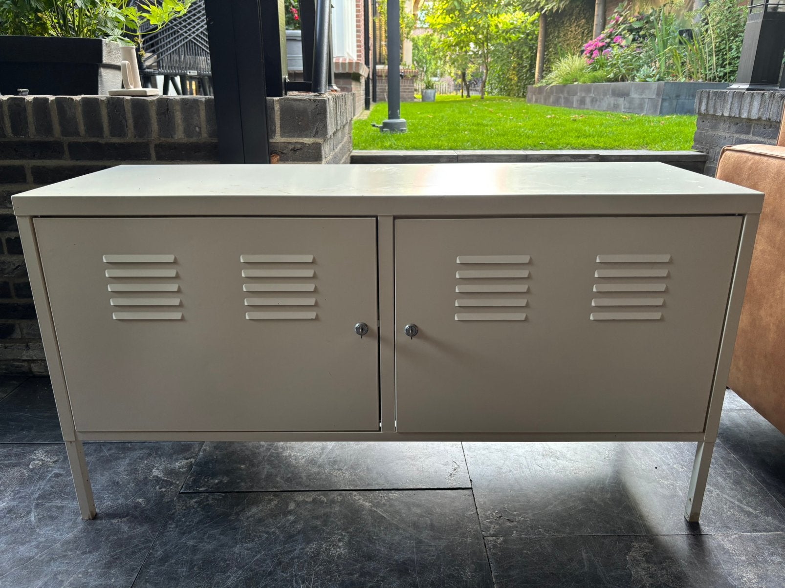 Te koop: Lichtgewicht IKEA TV meubel, Huis en Inrichting, Kasten | Lockerkasten, Ophalen of Verzenden, Gebruikt