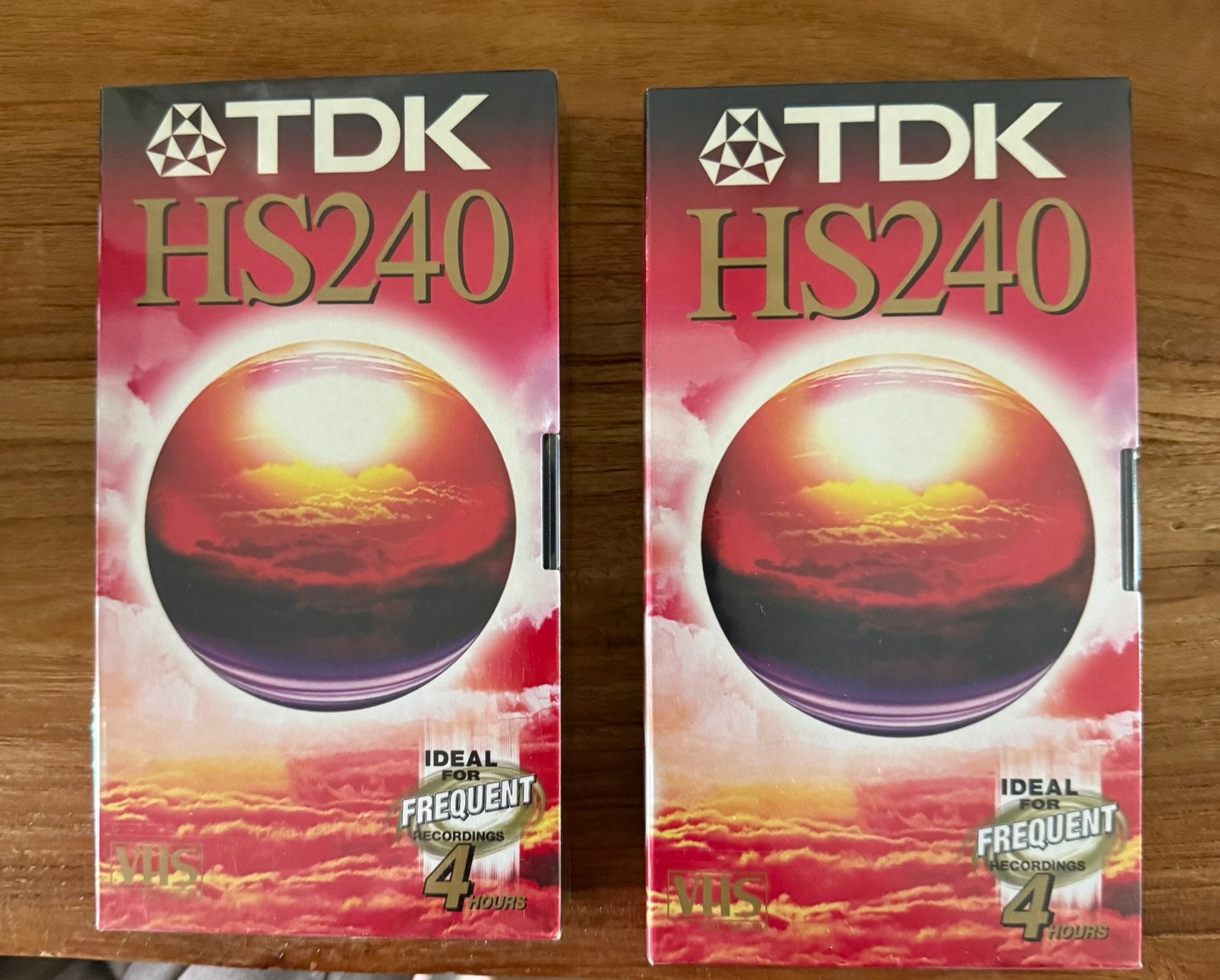 2x TDK HS240 videobanden - nieuw in seal, Cd's en Dvd's, VHS | Film, Ophalen of Verzenden, Nieuw in verpakking