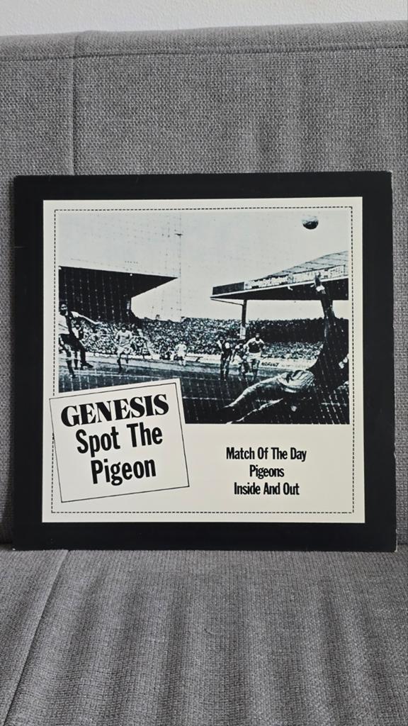 Genesis-Spot The Pigeon EP, Cd's en Dvd's, Vinyl | Rock, 1980 - 1989, Ophalen of Verzenden, Zo goed als nieuw, Inclusief binnenhoes