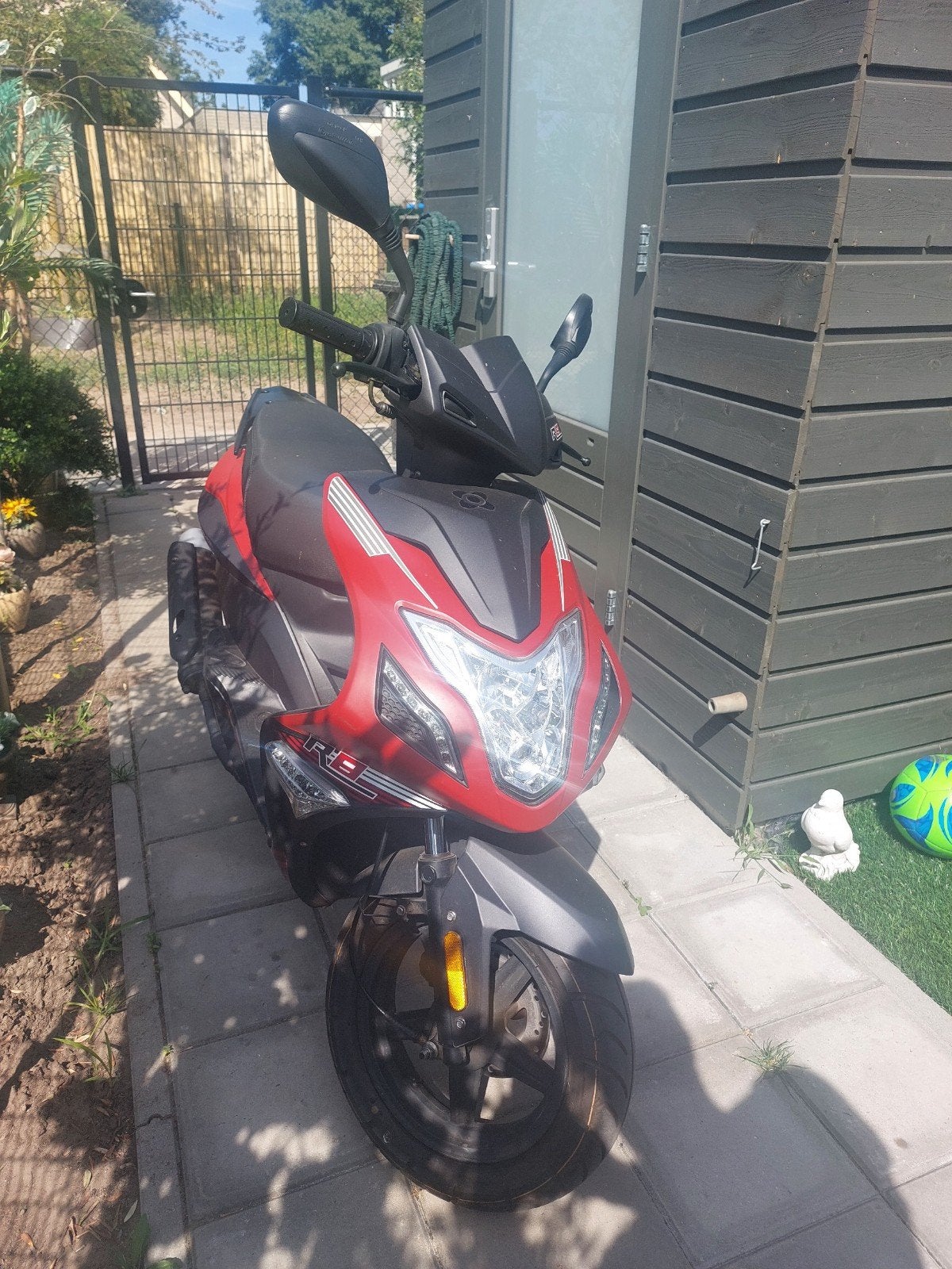 AGM Sportscooter R8 Bijna nieuw, Fietsen en Brommers, Scooters | Yamaha, Overige modellen, Ophalen of Verzenden, Zo goed als nieuw