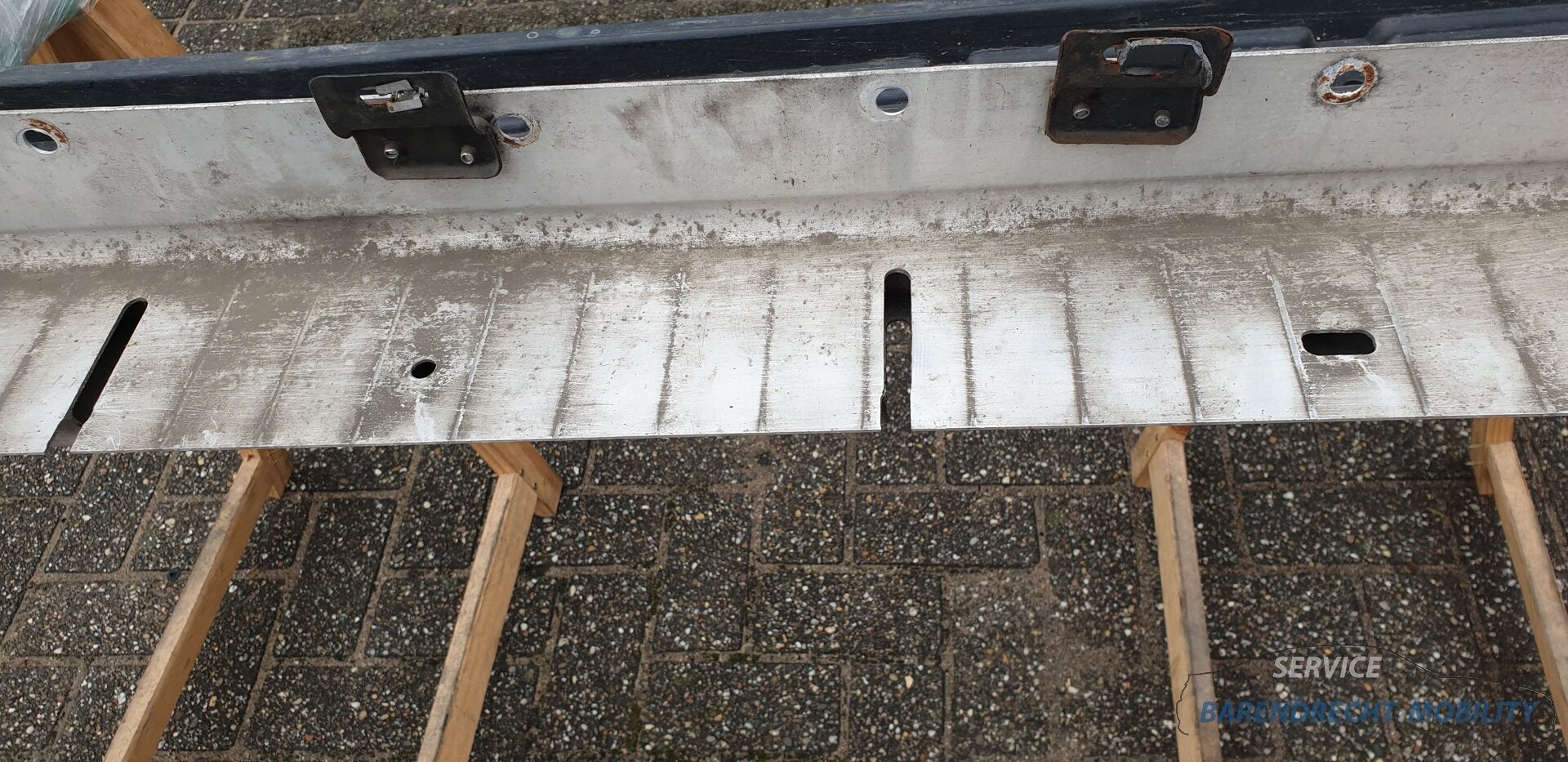 Mercedes W164 ML Klasse treeplank houder links bestuurderska, Gebruikt, Mercedes-Benz AG, Mercedes-Benz, Links