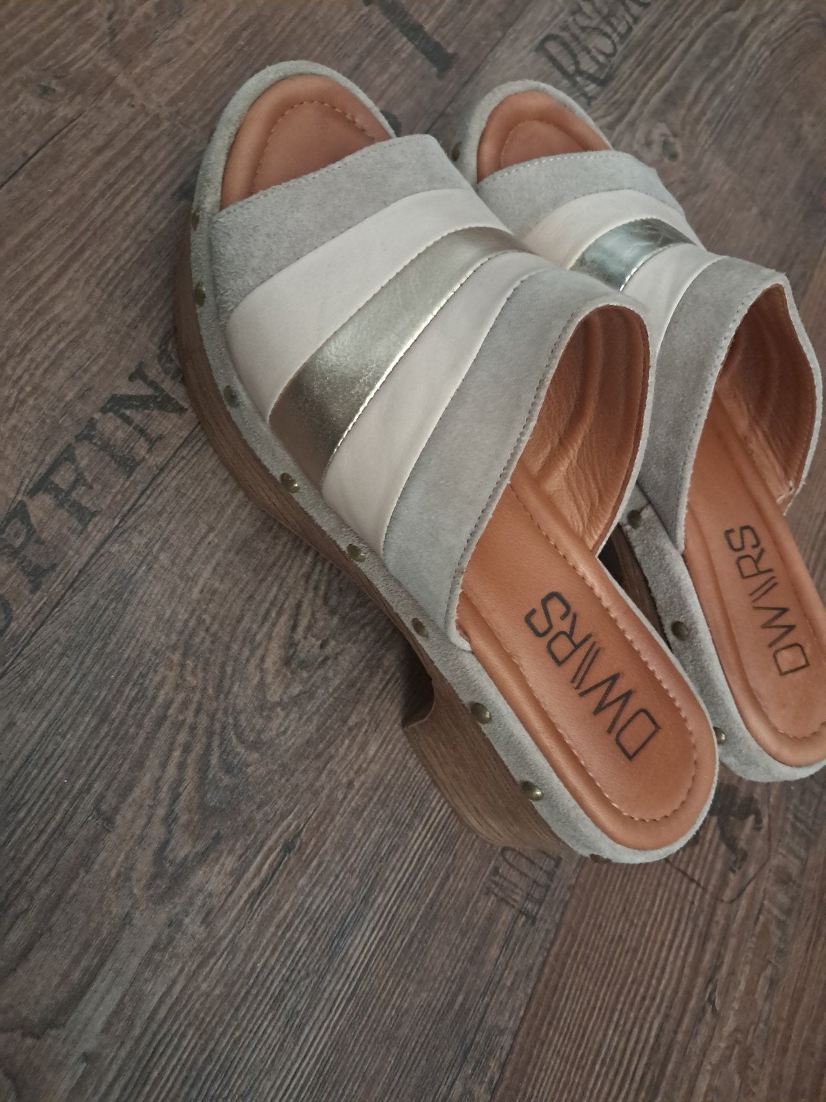 Nieuwstaat DWRS Klompjes Goud Beige Maat 39, DWRS, Beige, Nieuw, Sandalen of Muiltjes