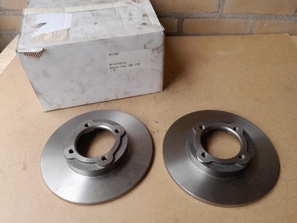 SET REMSCHIJVEN - Nieuw - DAIHATSU CUORE L80+L501 + HIJET, Auto-onderdelen, Verzenden, Nieuw, Daihatsu